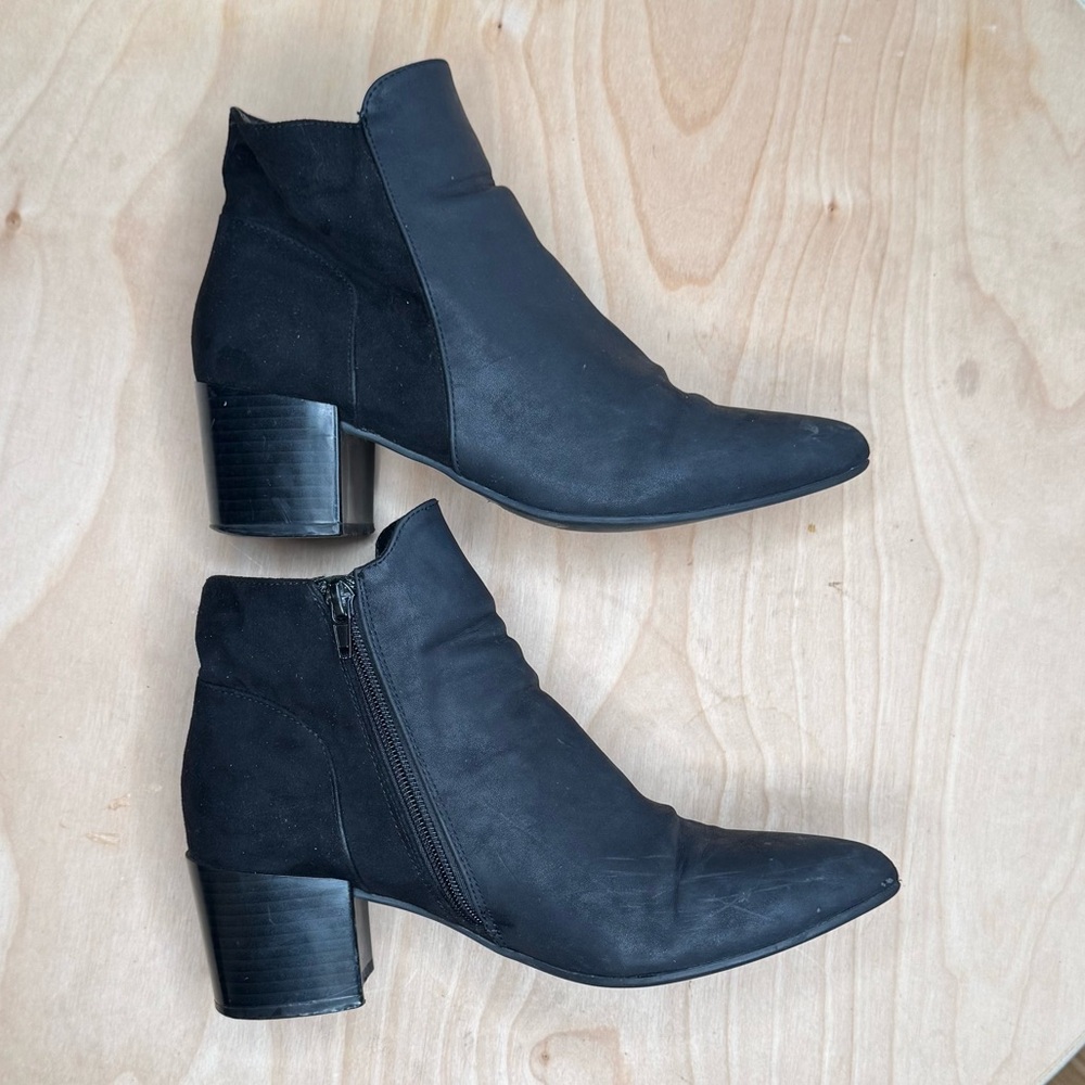 Wet Seal Black Suede Ankle Booties Chunky Heel Pointed Toe Size 7